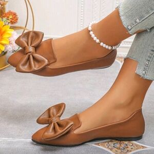 Chic Tan Brown Flat Shoes With Bow Accents Size 8